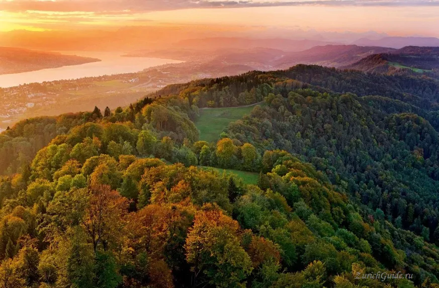 Sunset from the Uetliberg over Zurich and the lake